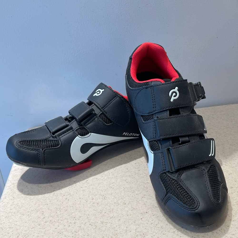 PELOTON BIKE SHOES 39 women’s 8 or men’s 6